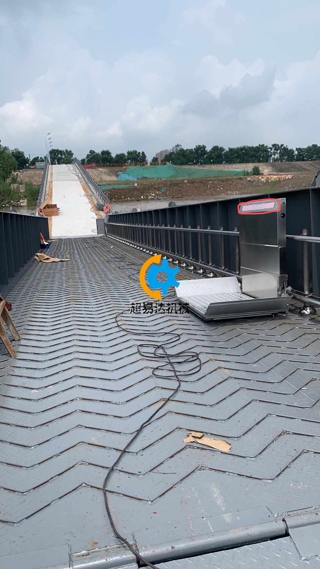 武漢船上安裝斜掛升降平臺