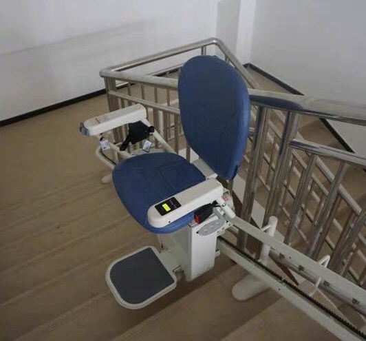 西安斜掛座椅電梯安裝完畢