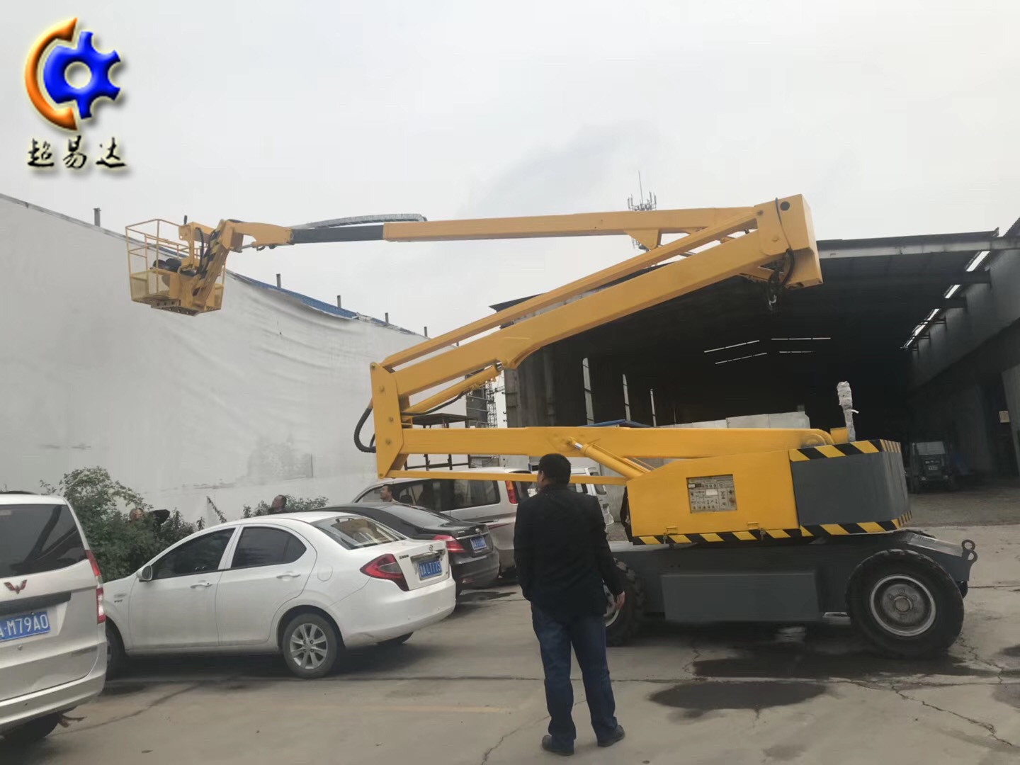 自行折臂式升降機